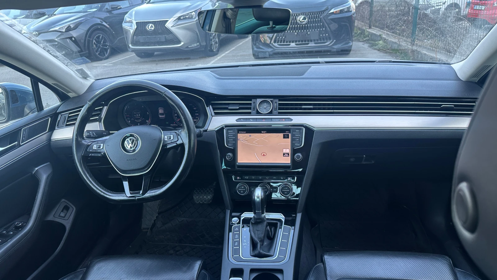 VW Passat 2.0 TDI 4Motion от България, снимка 13 - Автомобили и джипове - 53864477