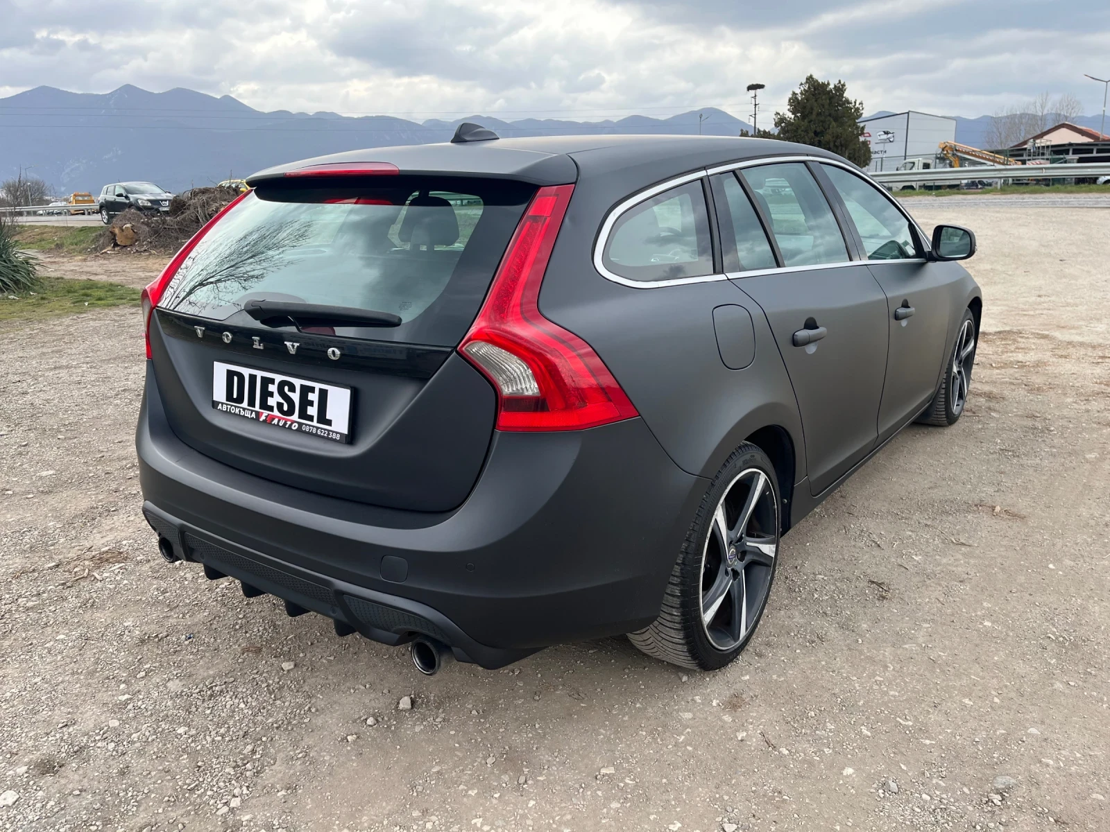 Volvo V60 2.0TDI-163-R-DEZIGN-MAT-NAVI-ITALIA, снимка 9 - Автомобили и джипове - 53895812