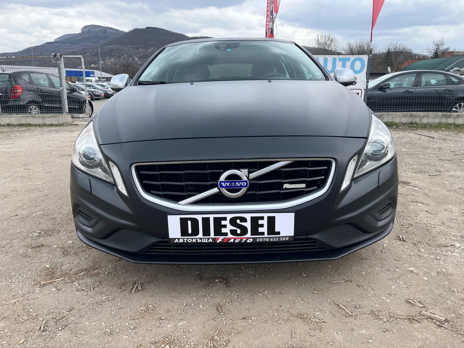 Volvo V60 2.0TDI-163-R-DEZIGN-MAT-NAVI-ITALIA, снимка 2 - Автомобили и джипове - 53895812