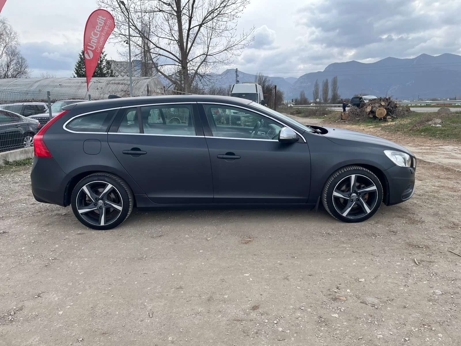 Volvo V60 2.0TDI-163-R-DEZIGN-MAT-NAVI-ITALIA, снимка 4 - Автомобили и джипове - 53895812