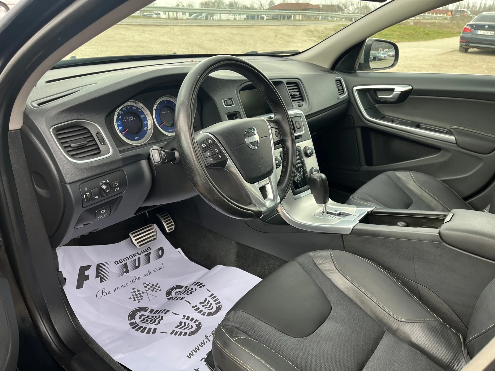 Volvo V60 2.0TDI-163-R-DEZIGN-MAT-NAVI-ITALIA, снимка 12 - Автомобили и джипове - 53895812