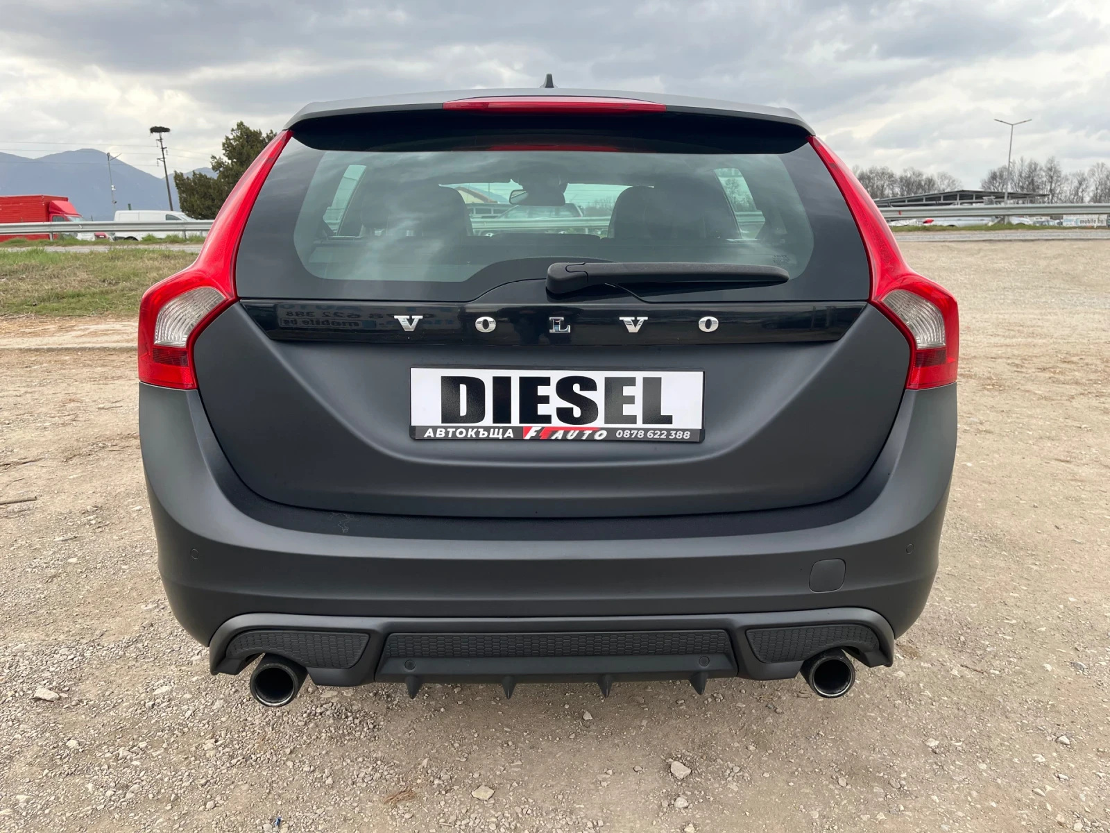 Volvo V60 2.0TDI-163-R-DEZIGN-MAT-NAVI-ITALIA, снимка 10 - Автомобили и джипове - 53895812
