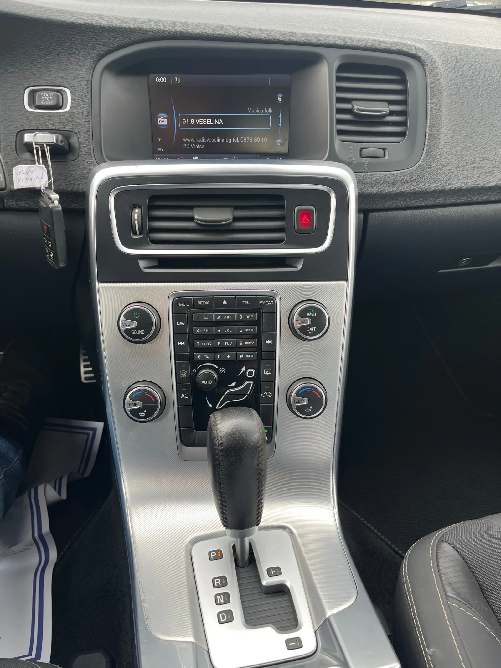 Volvo V60 2.0TDI-163-R-DEZIGN-MAT-NAVI-ITALIA, снимка 16 - Автомобили и джипове - 53895812