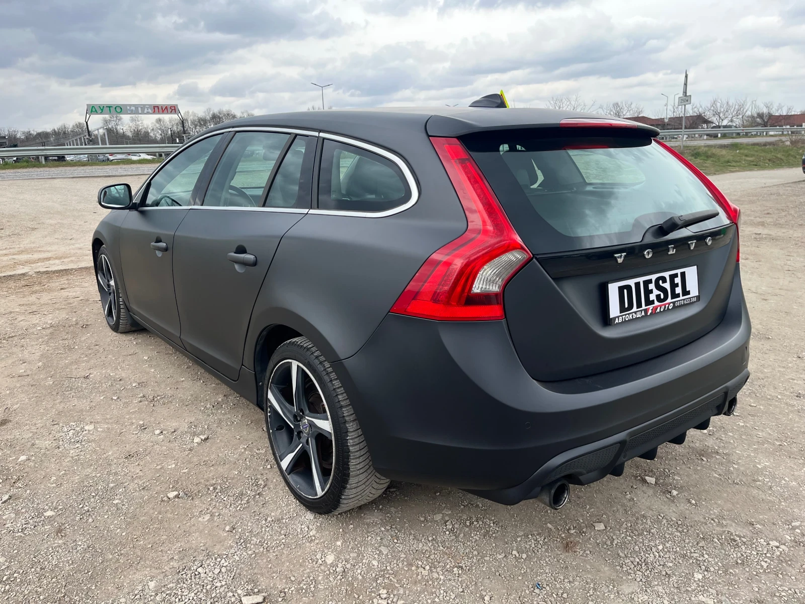Volvo V60 2.0TDI-163-R-DEZIGN-MAT-NAVI-ITALIA, снимка 11 - Автомобили и джипове - 53895812