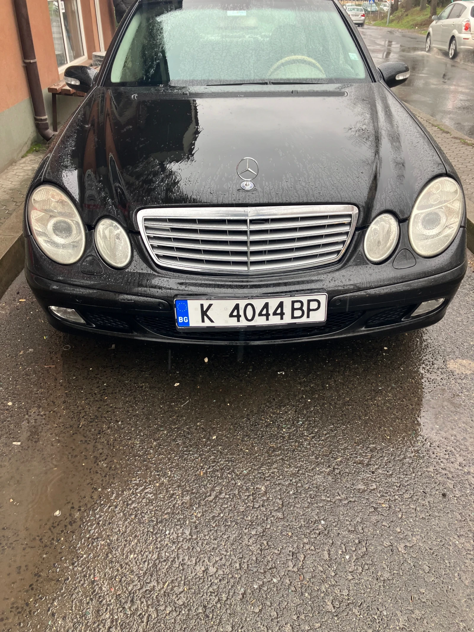 Mercedes-Benz E 220, снимка 2 - Автомобили и джипове - 53914396