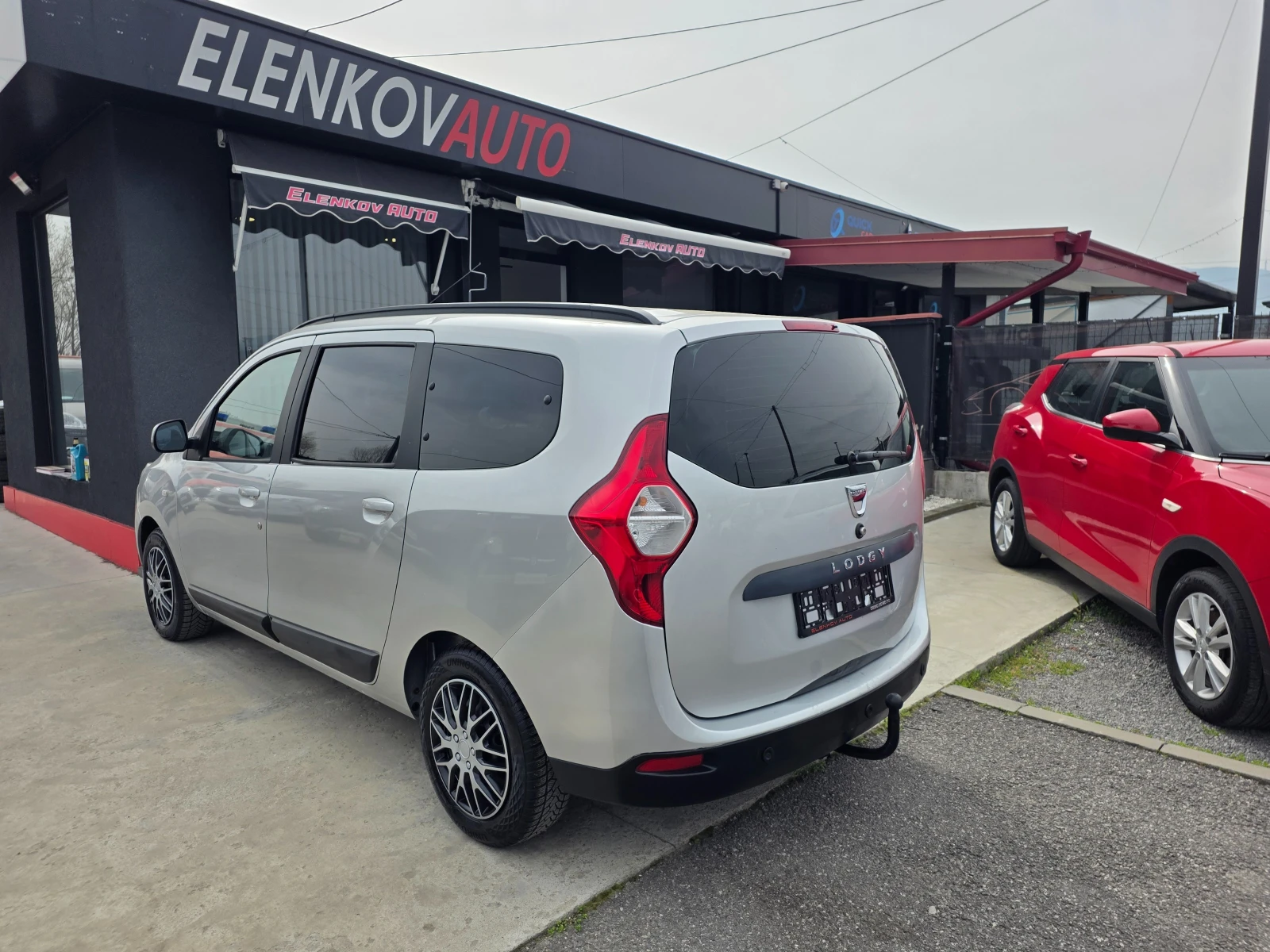 Dacia Lodgy 1.6i-82к.с EURO 5b-7места-КЛИМАТИК-ШВЕЙЦАРИЯ, снимка 6 - Автомобили и джипове - 54208251