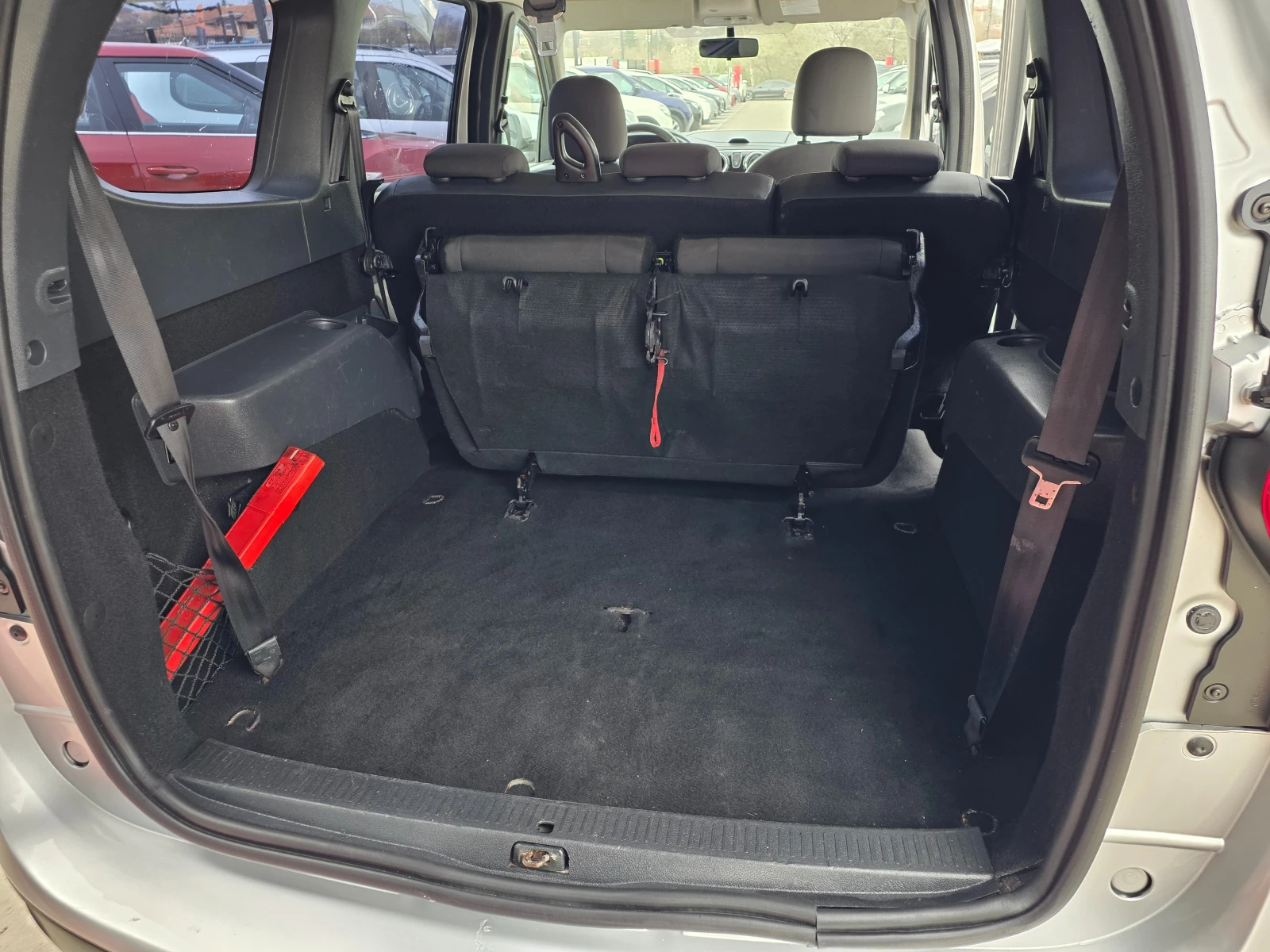 Dacia Lodgy 1.6i-82к.с EURO 5b-7места-КЛИМАТИК-ШВЕЙЦАРИЯ, снимка 16 - Автомобили и джипове - 54208251