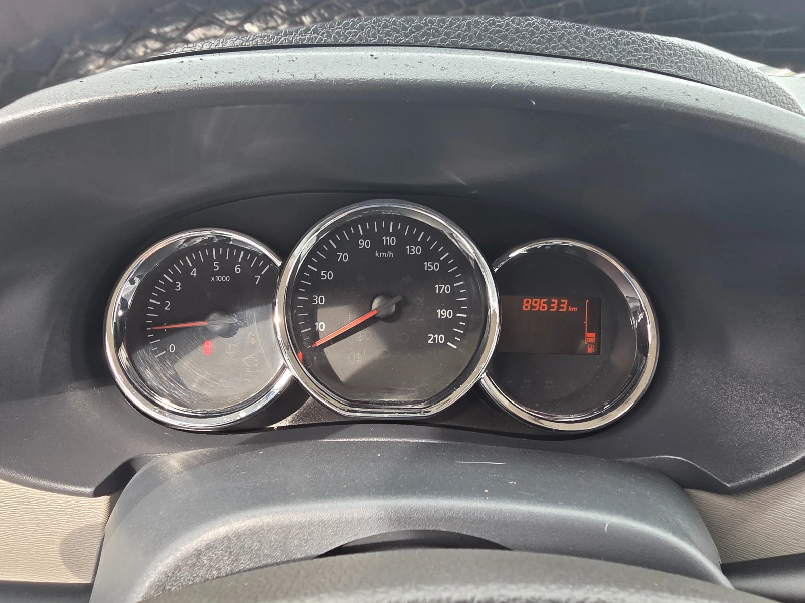 Dacia Lodgy 1.6i-82к.с EURO 5b-7места-КЛИМАТИК-ШВЕЙЦАРИЯ, снимка 9 - Автомобили и джипове - 54208251