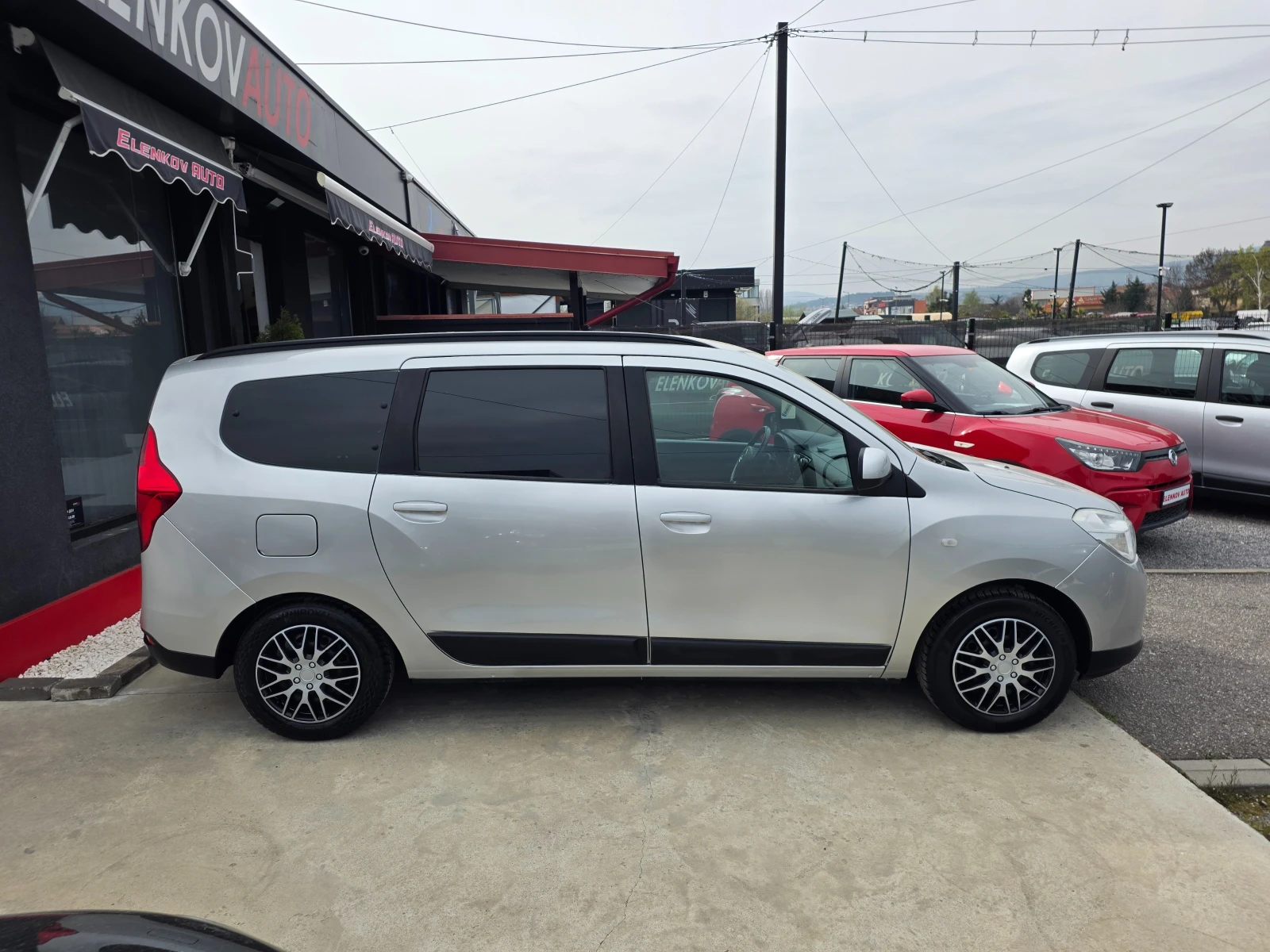 Dacia Lodgy 1.6i-82к.с EURO 5b-7места-КЛИМАТИК-ШВЕЙЦАРИЯ, снимка 5 - Автомобили и джипове - 54208251