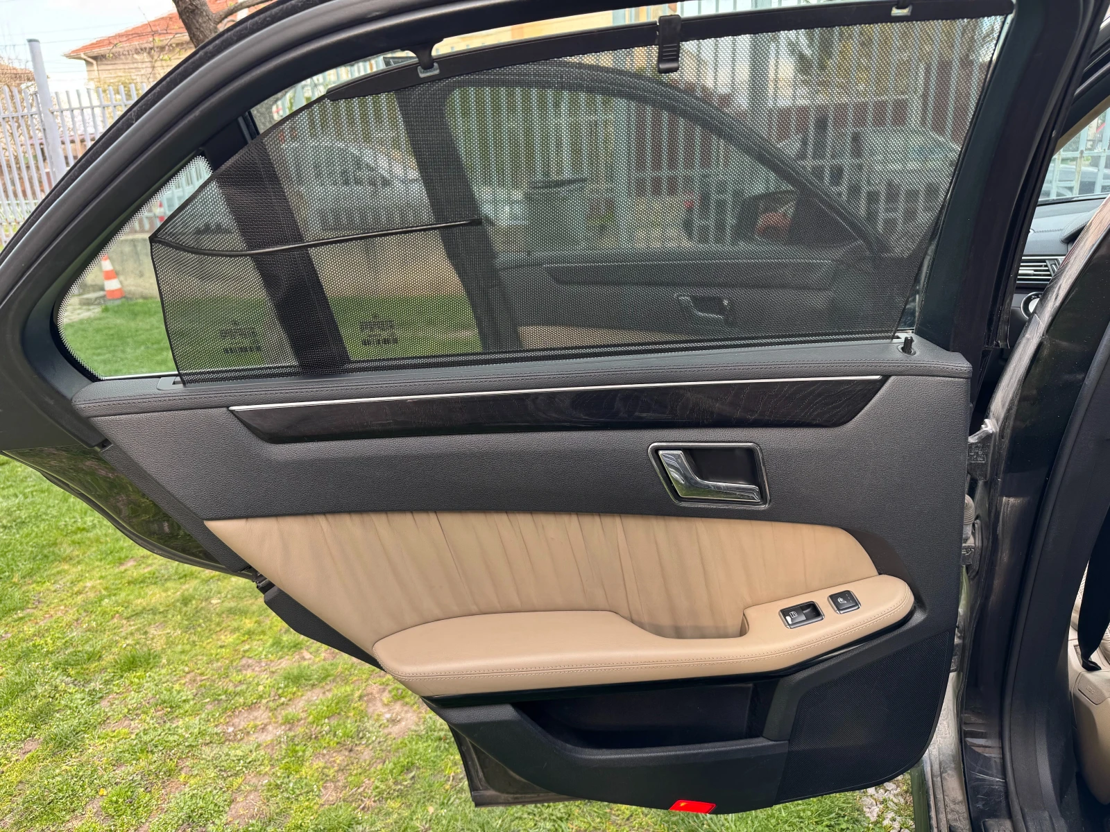 Mercedes-Benz E 350, снимка 12 - Автомобили и джипове - 54273052