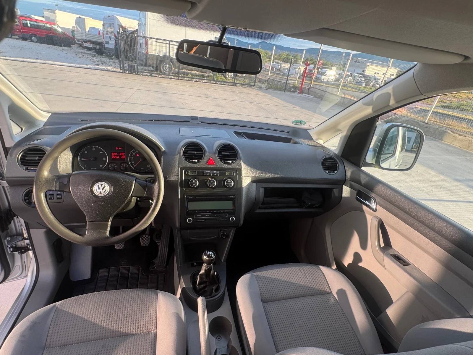 VW Caddy 2.0TDI 140 MAXI, снимка 8 - Автомобили и джипове - 54598237