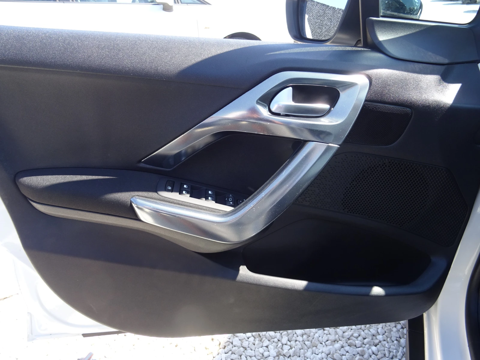 Peugeot 2008 1.6 e-HDi Allure, снимка 8 - Автомобили и джипове - 55012719