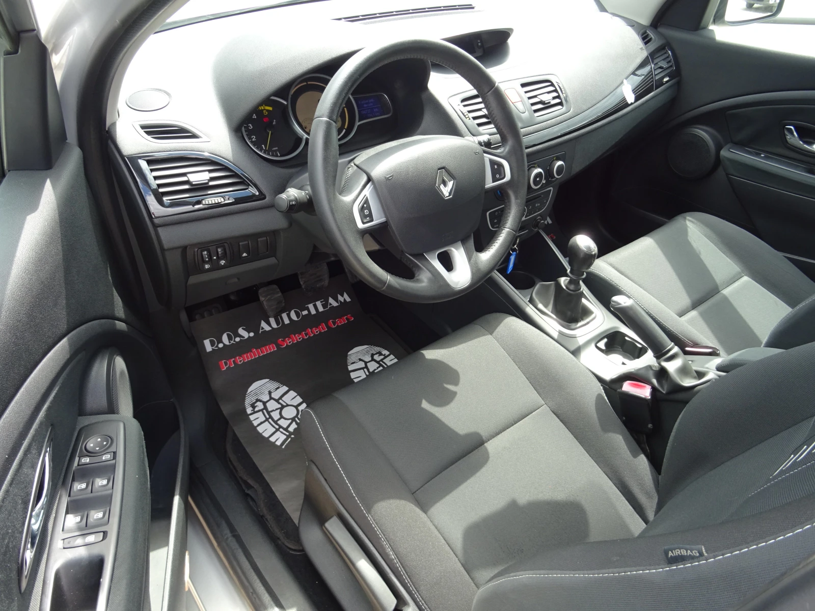 Renault Megane 1.5dci Attractice , снимка 9 - Автомобили и джипове - 55240725