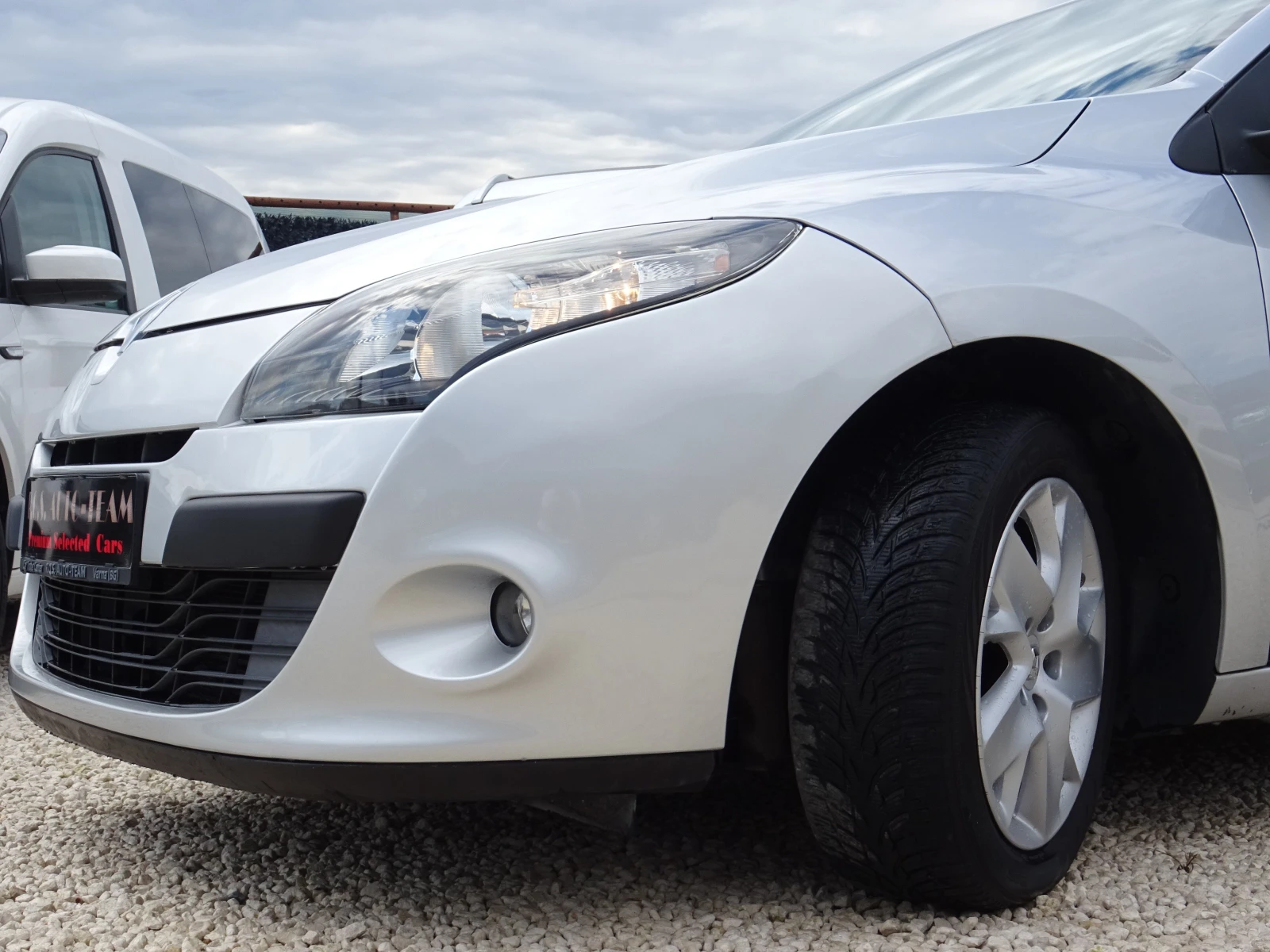 Renault Megane 1.5dci Attractice , снимка 17 - Автомобили и джипове - 55240725