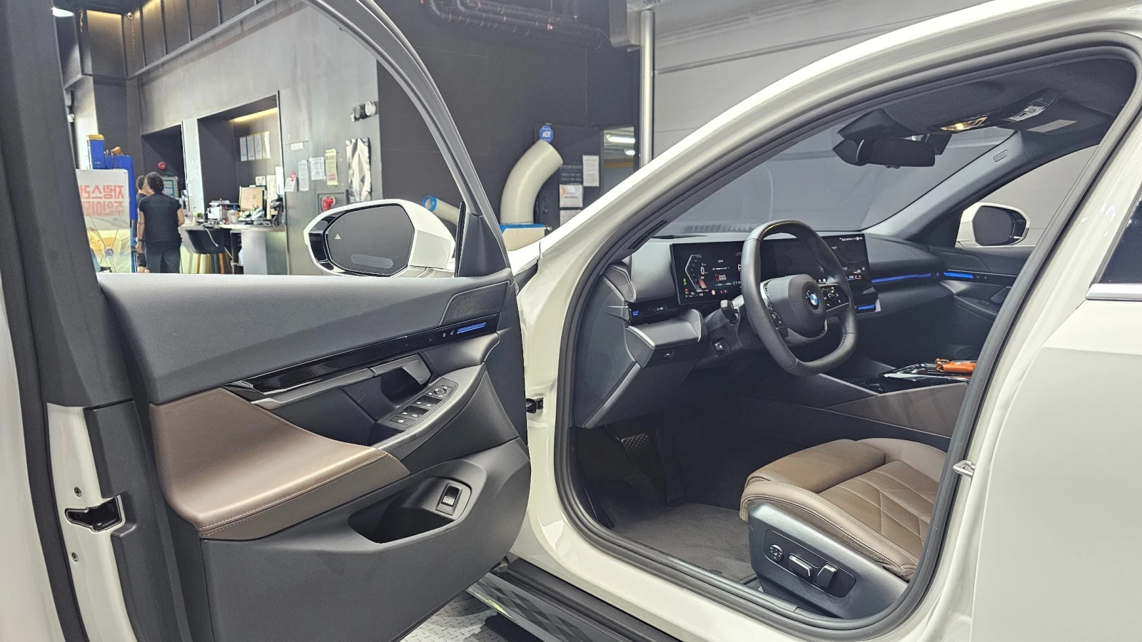 BMW 520, снимка 10 - Автомобили и джипове - 55477639