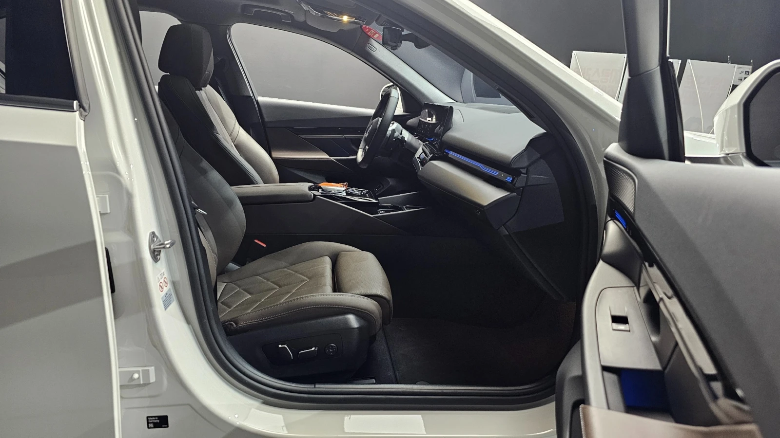BMW 520, снимка 11 - Автомобили и джипове - 55477639
