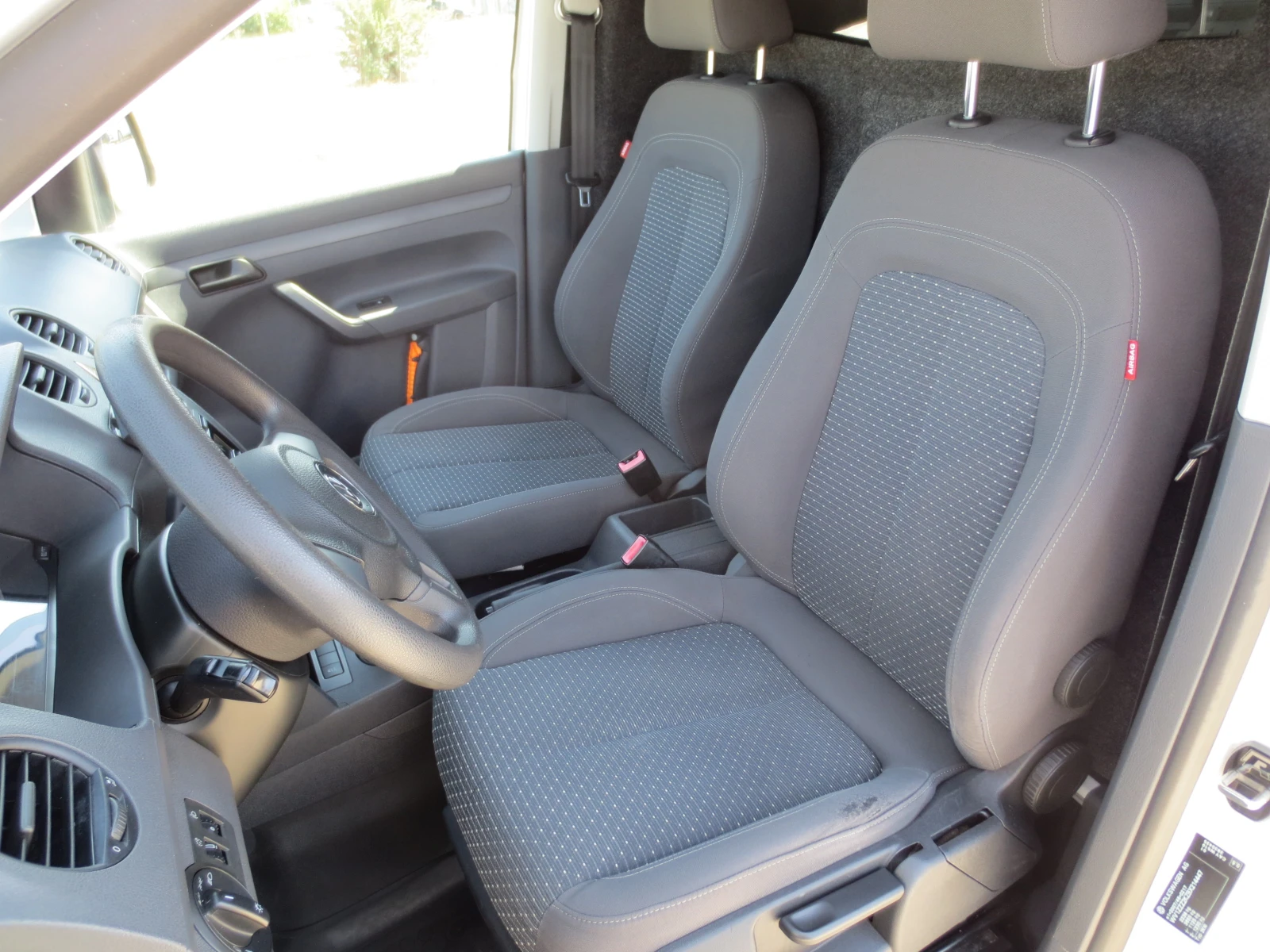 VW Caddy 1.6 TDI* МАКСИ* , снимка 10 - Автомобили и джипове - 55642680