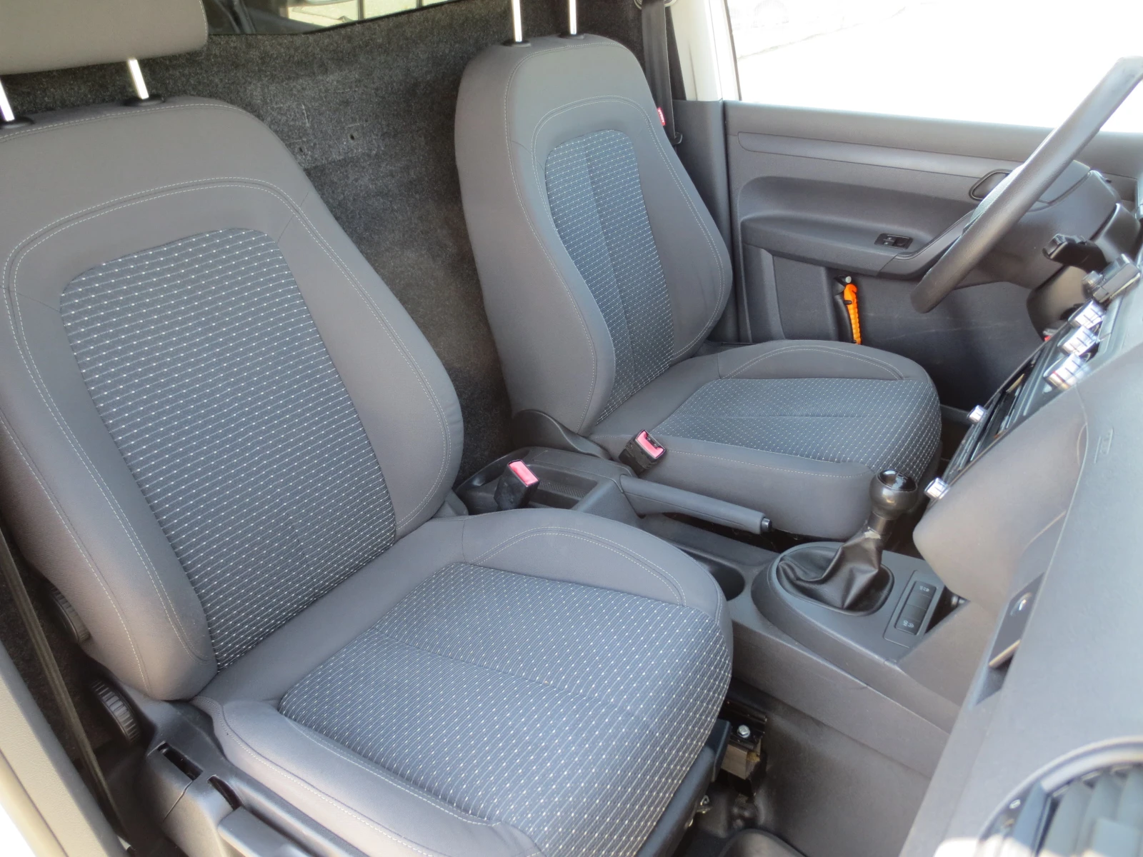 VW Caddy 1.6 TDI* МАКСИ* , снимка 12 - Автомобили и джипове - 55642680