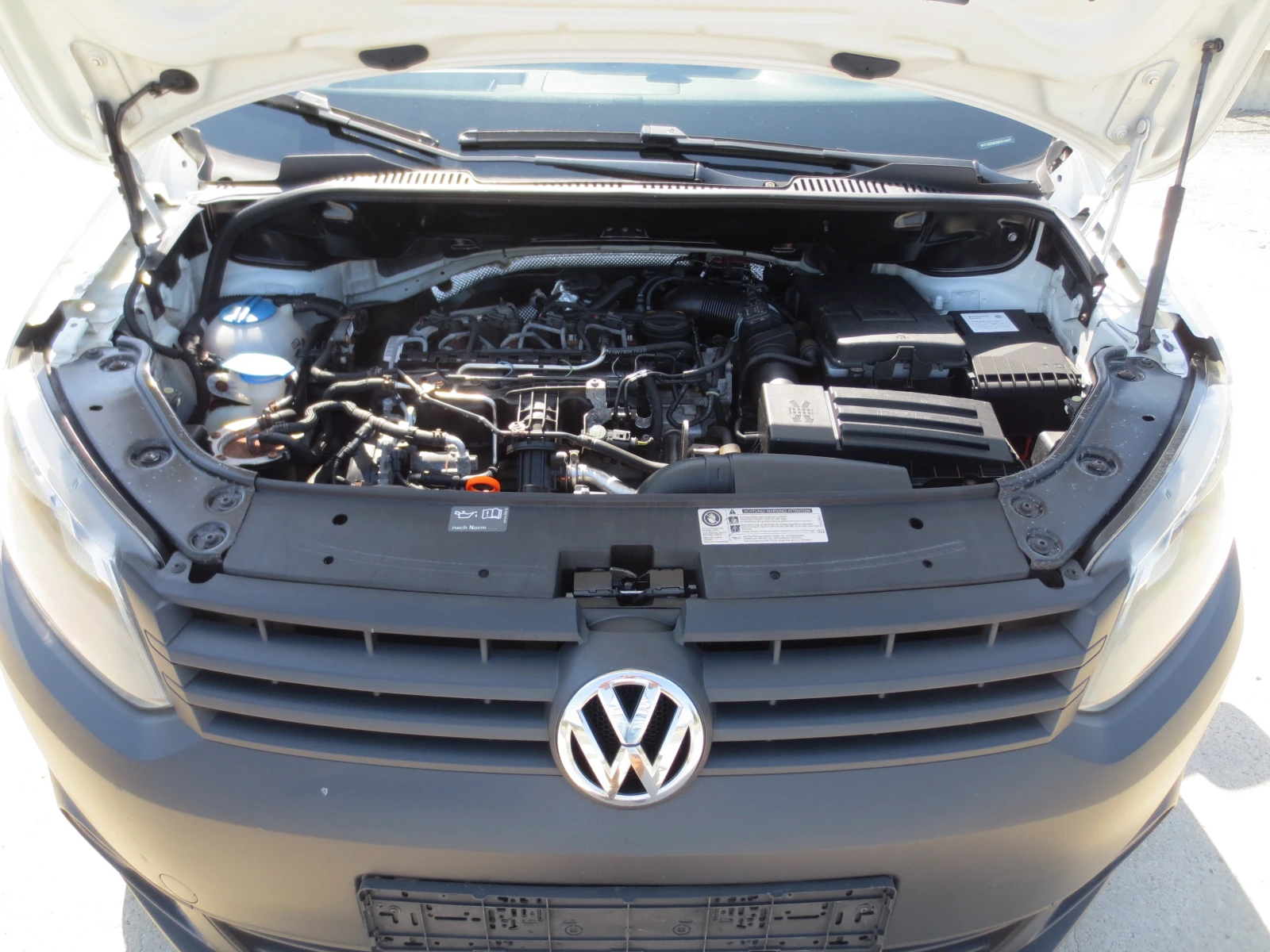 VW Caddy 1.6 TDI* МАКСИ* , снимка 17 - Автомобили и джипове - 55642680