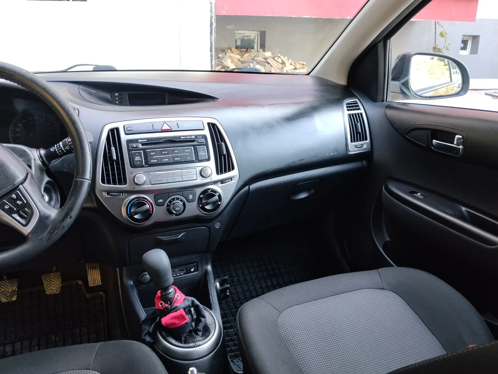 Hyundai I20 Hyundai i20 Blue Drive 1, 4; 101 �.�; 6 �������� | Mobile.bg � ����������� 14