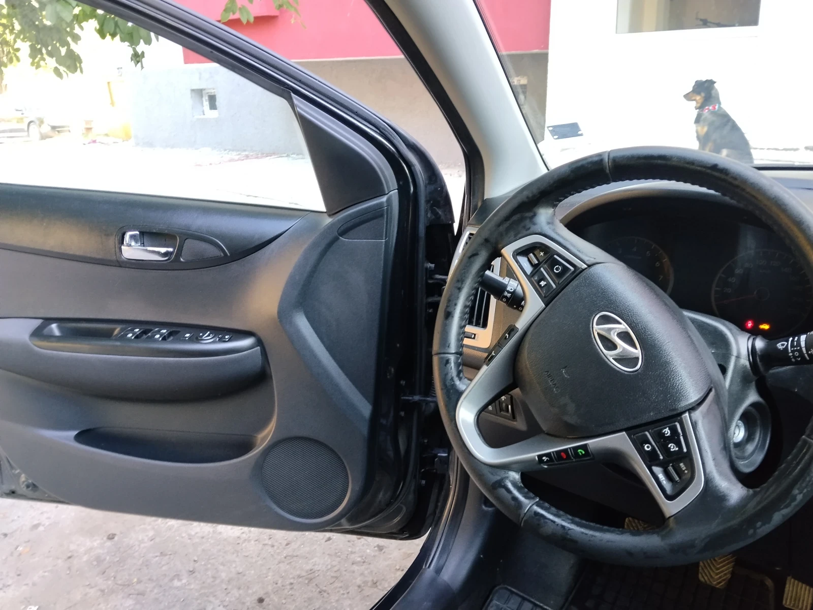 Hyundai I20 Hyundai i20 Blue Drive 1, 4; 101 �.�; 6 �������� | Mobile.bg � ����������� 12