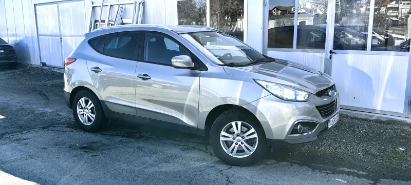 Hyundai IX35 2.0i 2wd automat , снимка 6 - Автомобили и джипове - 49411095