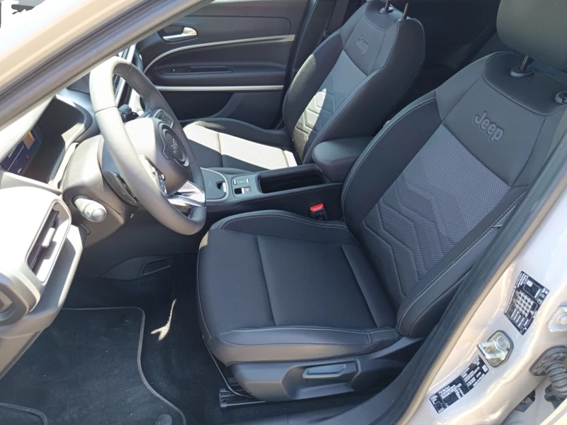 Jeep Avenger 1.2 e-Hybrid , снимка 13 - Автомобили и джипове - 51026083