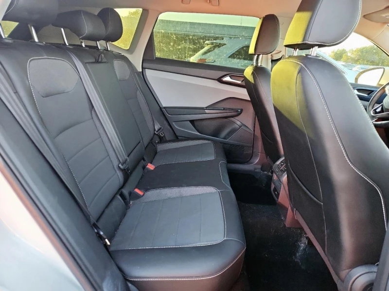 VW Taos SE 4MOTION, снимка 11 - Автомобили и джипове - 53278136