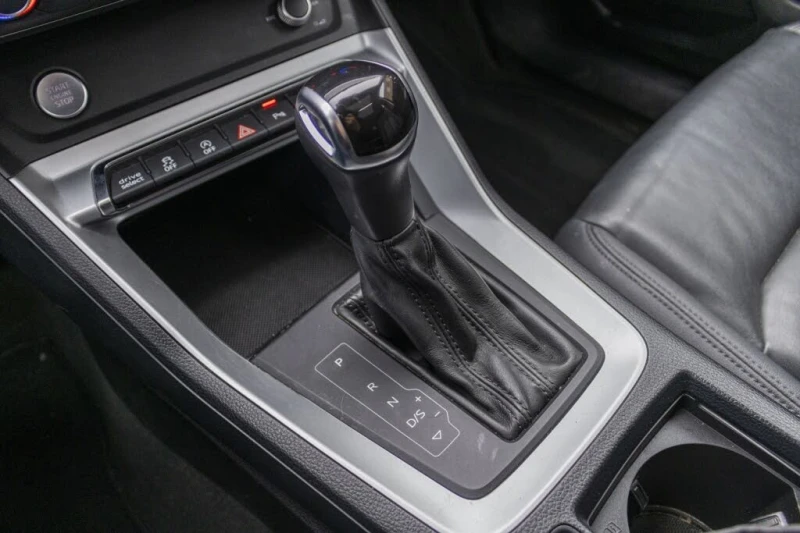 Audi Q3 S LINE* B&O* ПОДГРЕВ* КАМЕРА* ПАНОРАМА* DISTRONIC, снимка 15 - Автомобили и джипове - 53361184