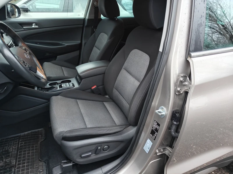 Hyundai Tucson 2.0 AWD 184hp, снимка 13 - Автомобили и джипове - 53597535