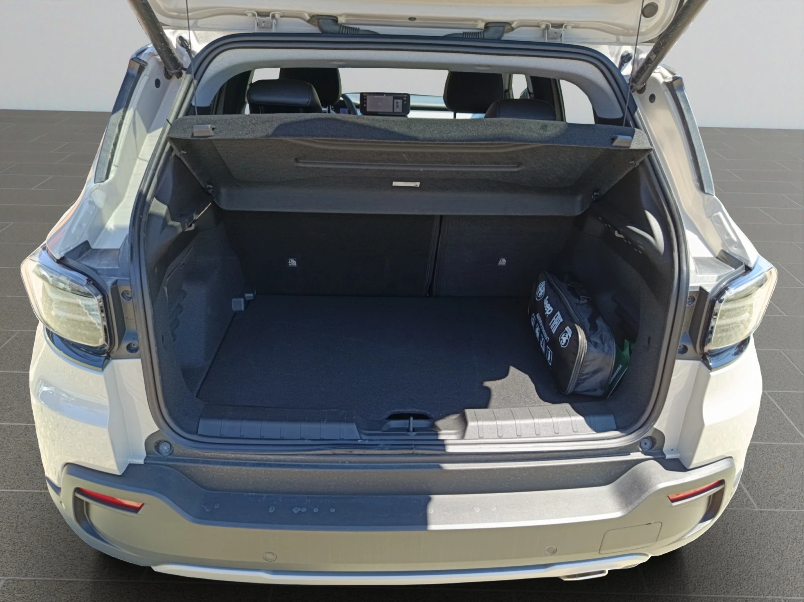 Jeep Avenger 1.2 e-Hybrid  | Mobile.bg   15