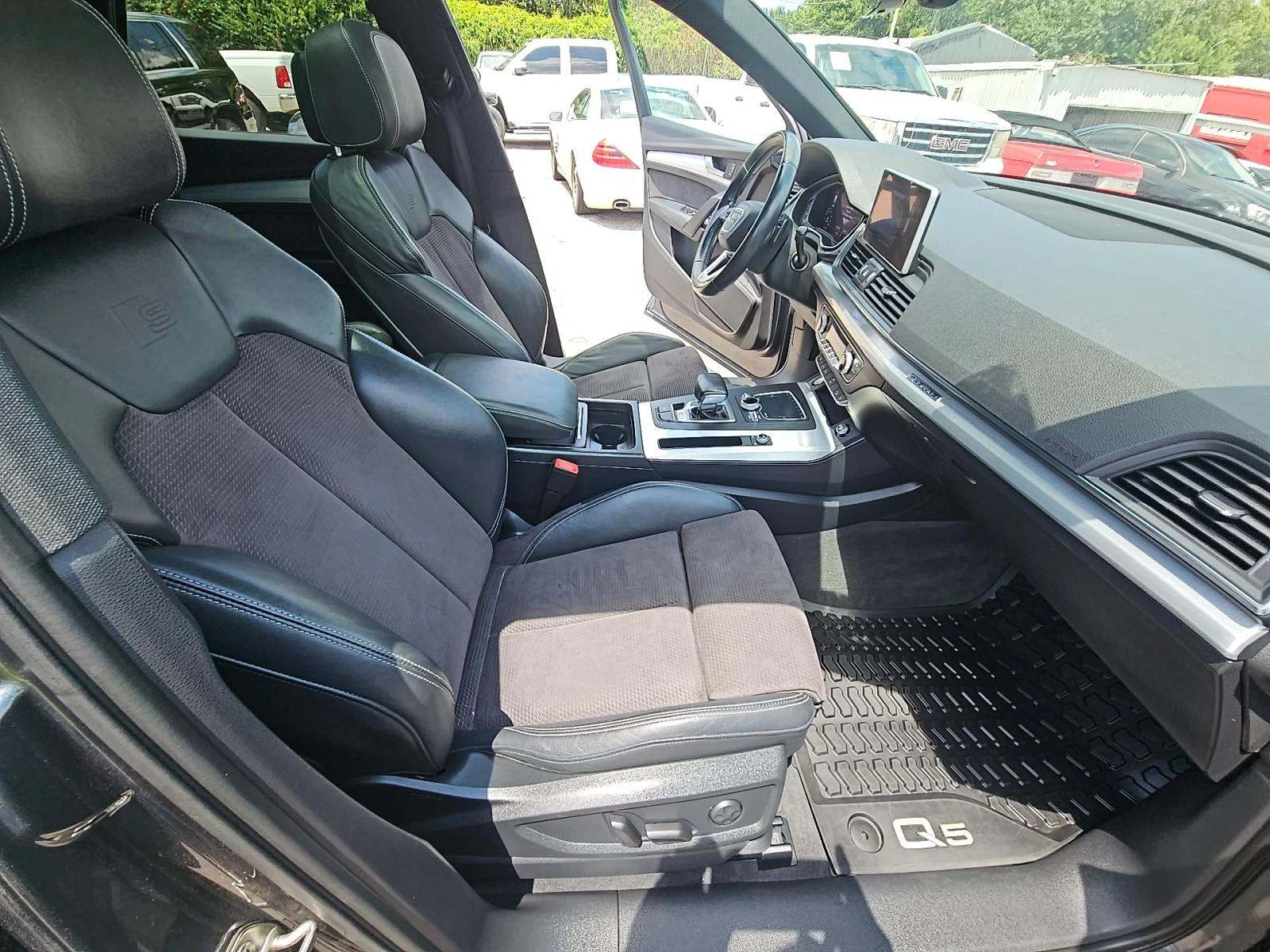 Audi SQ5 MATRIX* DIGITAL* B&O* KEYLESS* PANO* 1ВИ СОБСТВЕНИ - изображение 8