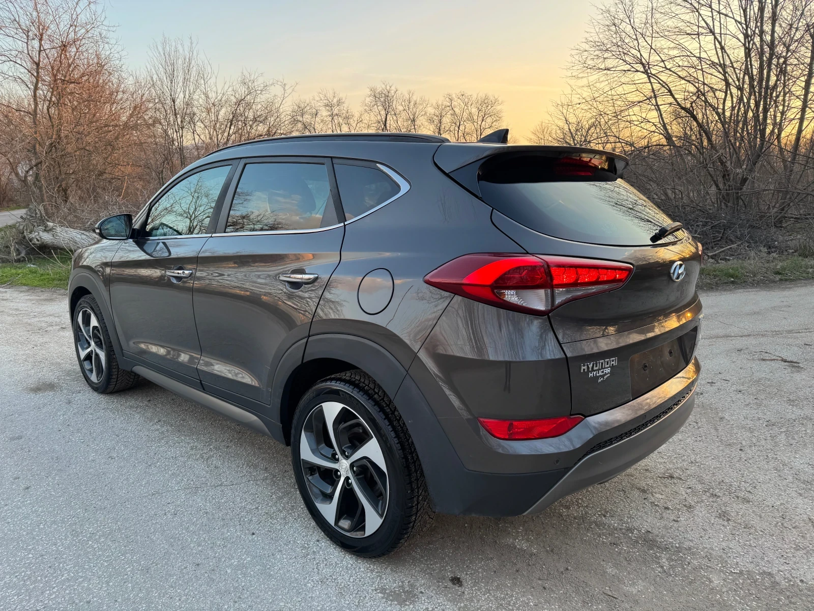Hyundai Tucson 2.0D 4x4 136кс 6-ск.Панорама.Подгрев.2-ключа.Нави., снимка 3 - Автомобили и джипове - 53738863