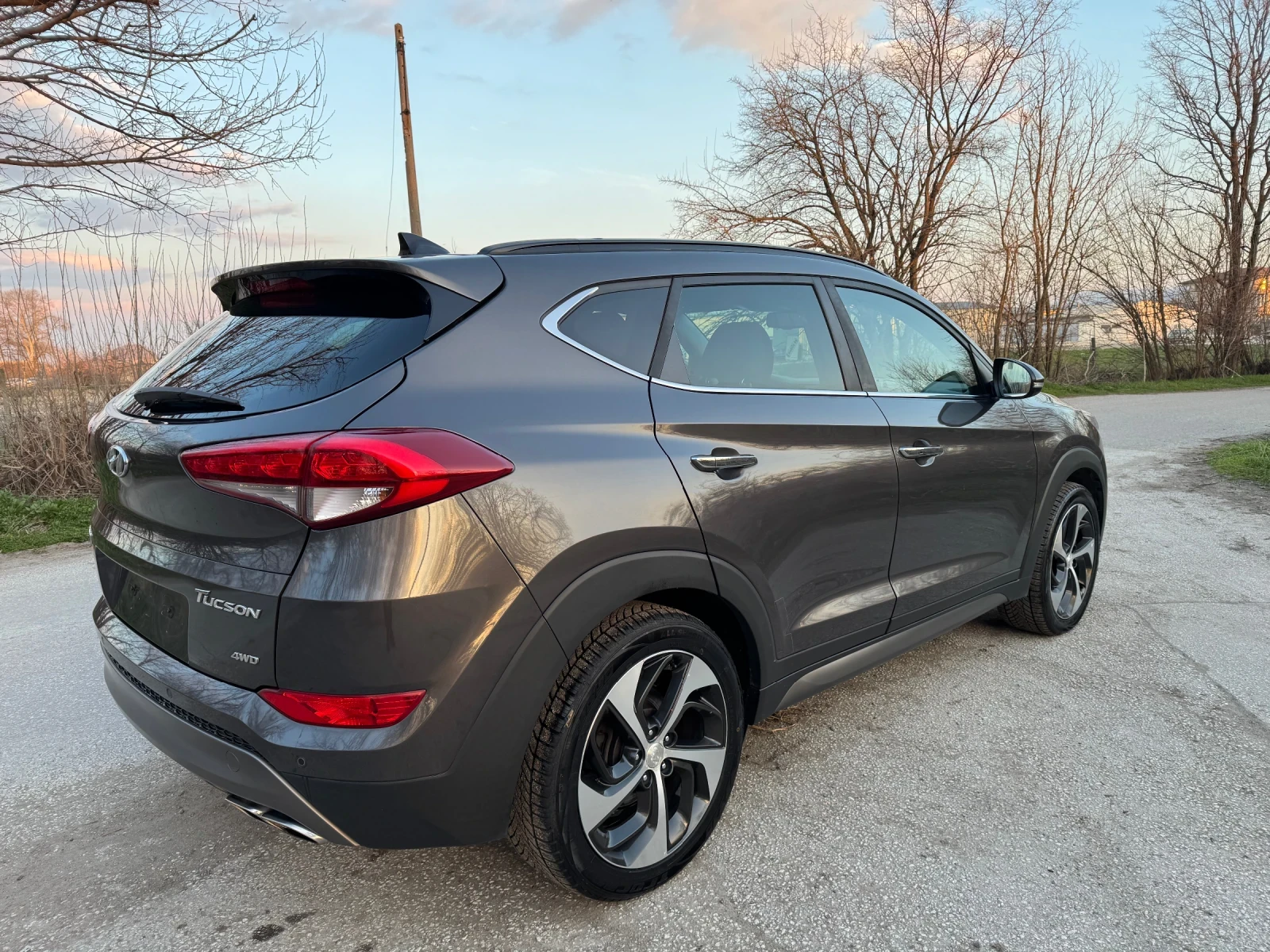 Hyundai Tucson 2.0D 4x4 136кс 6-ск.Панорама.Подгрев.2-ключа.Нави., снимка 5 - Автомобили и джипове - 53738863