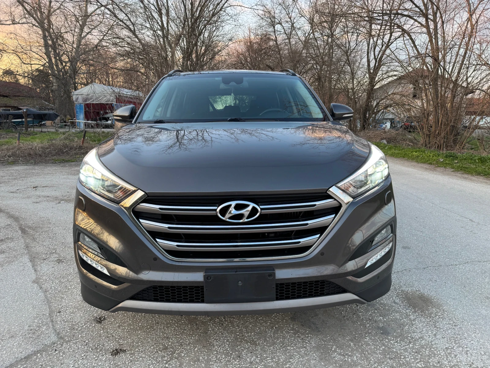 Hyundai Tucson 2.0D 4x4 136кс 6-ск.Панорама.Подгрев.2-ключа.Нави., снимка 2 - Автомобили и джипове - 53738863