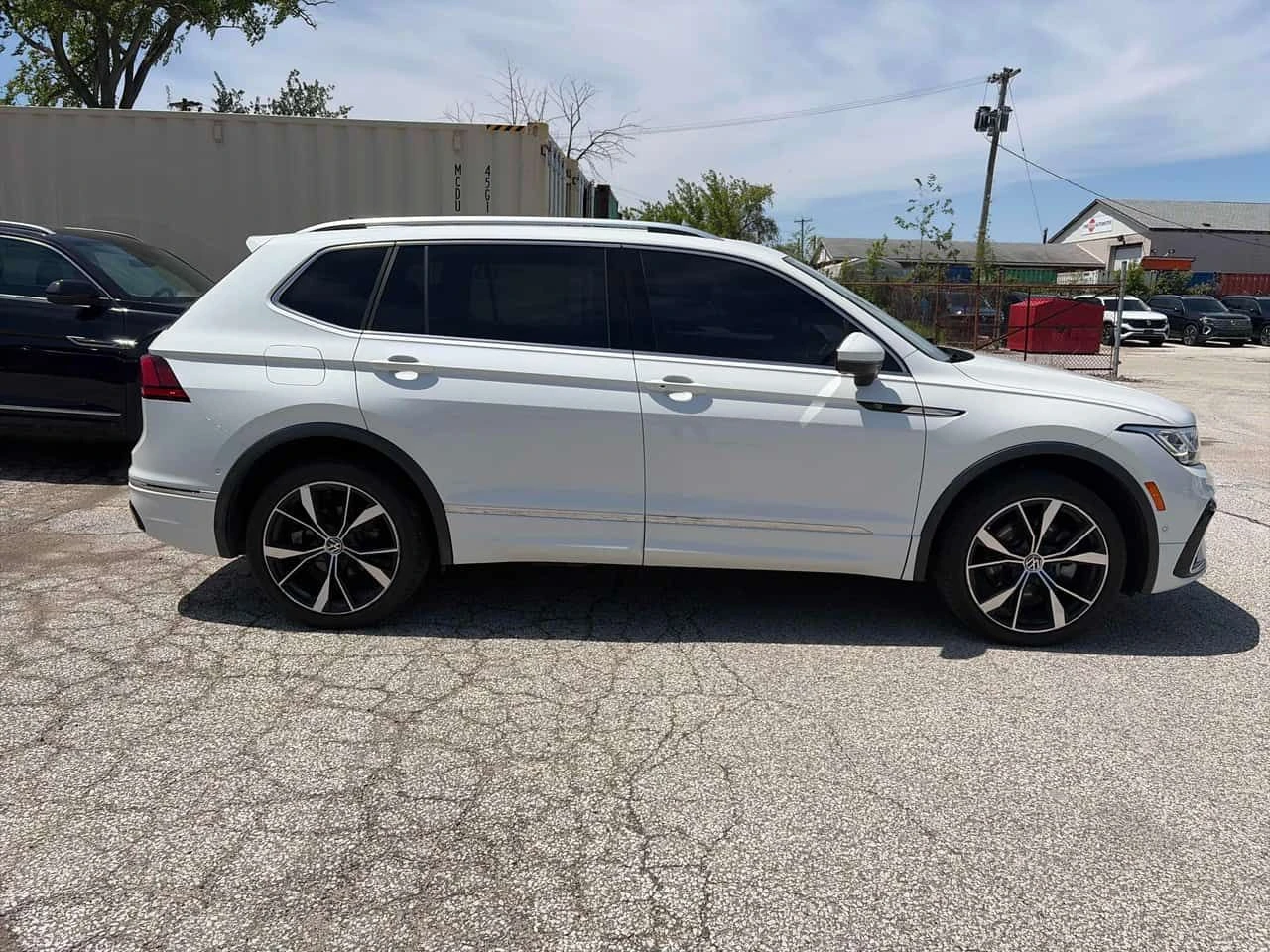 VW Tiguan Highline R Line/ОБДУХВАНЕ/ПАНОРАМА, снимка 4 - Автомобили и джипове - 54764011