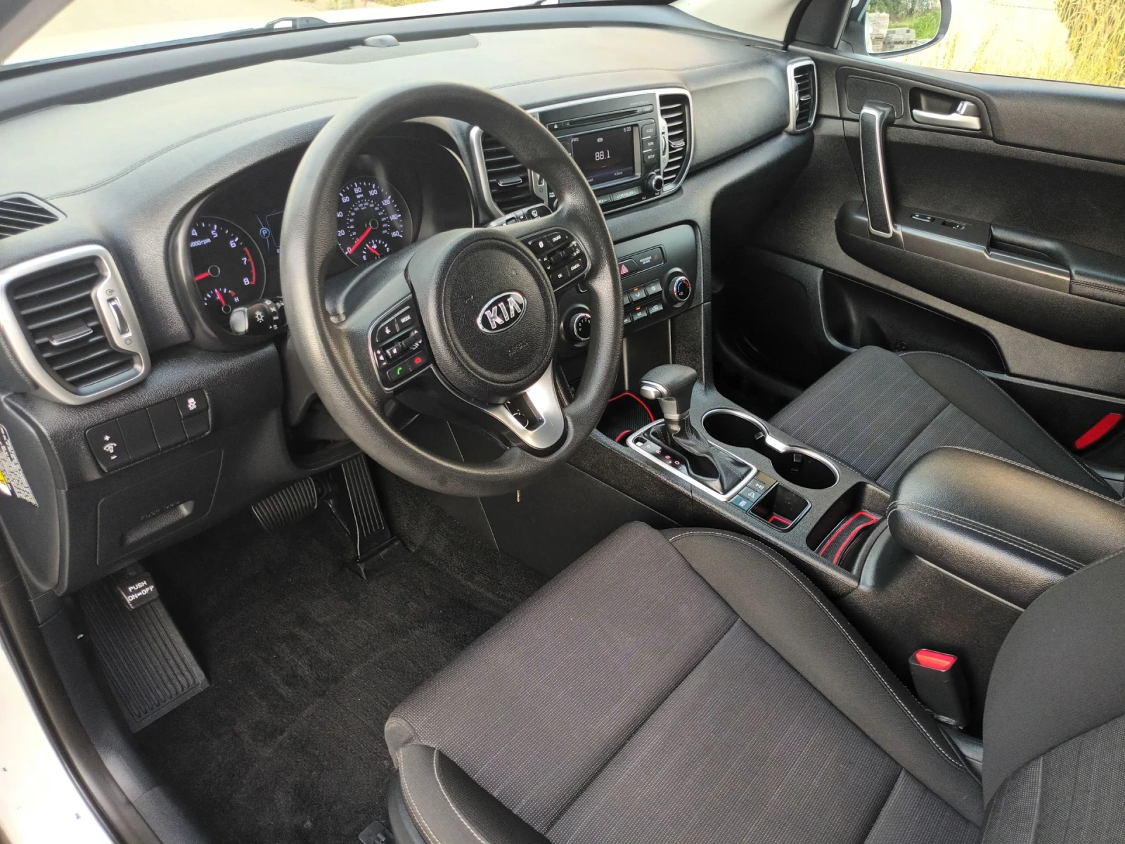 Kia Sportage 2.4 бензин 4х4, снимка 7 - Автомобили и джипове - 55172576