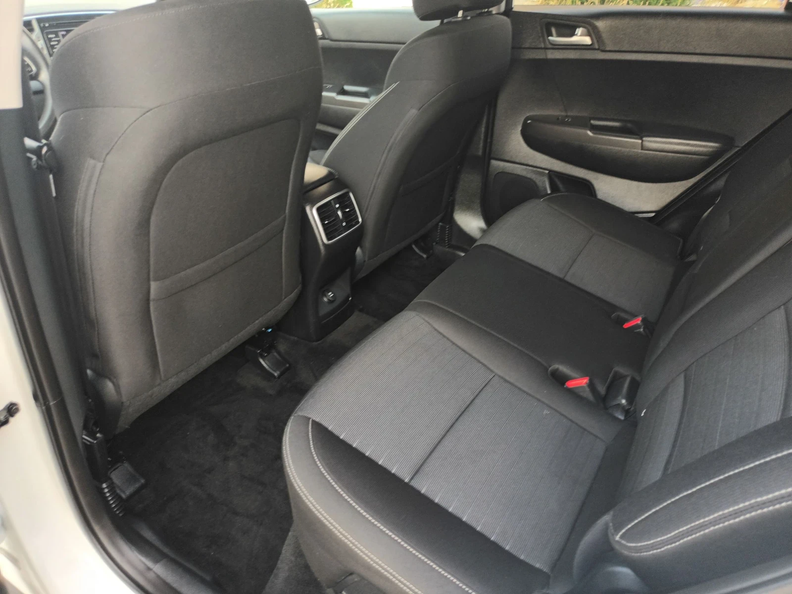 Kia Sportage 2.4 бензин 4х4, снимка 12 - Автомобили и джипове - 55172576