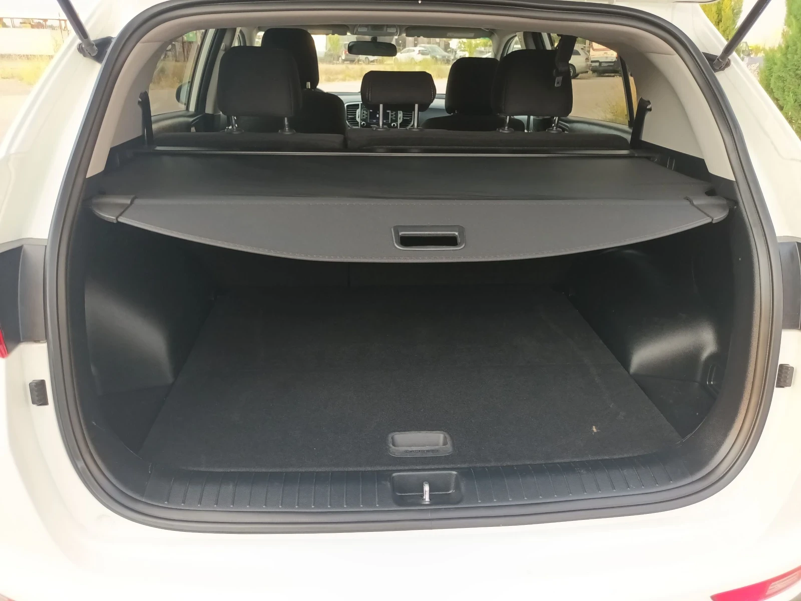 Kia Sportage 2.4 бензин 4х4, снимка 15 - Автомобили и джипове - 55172576