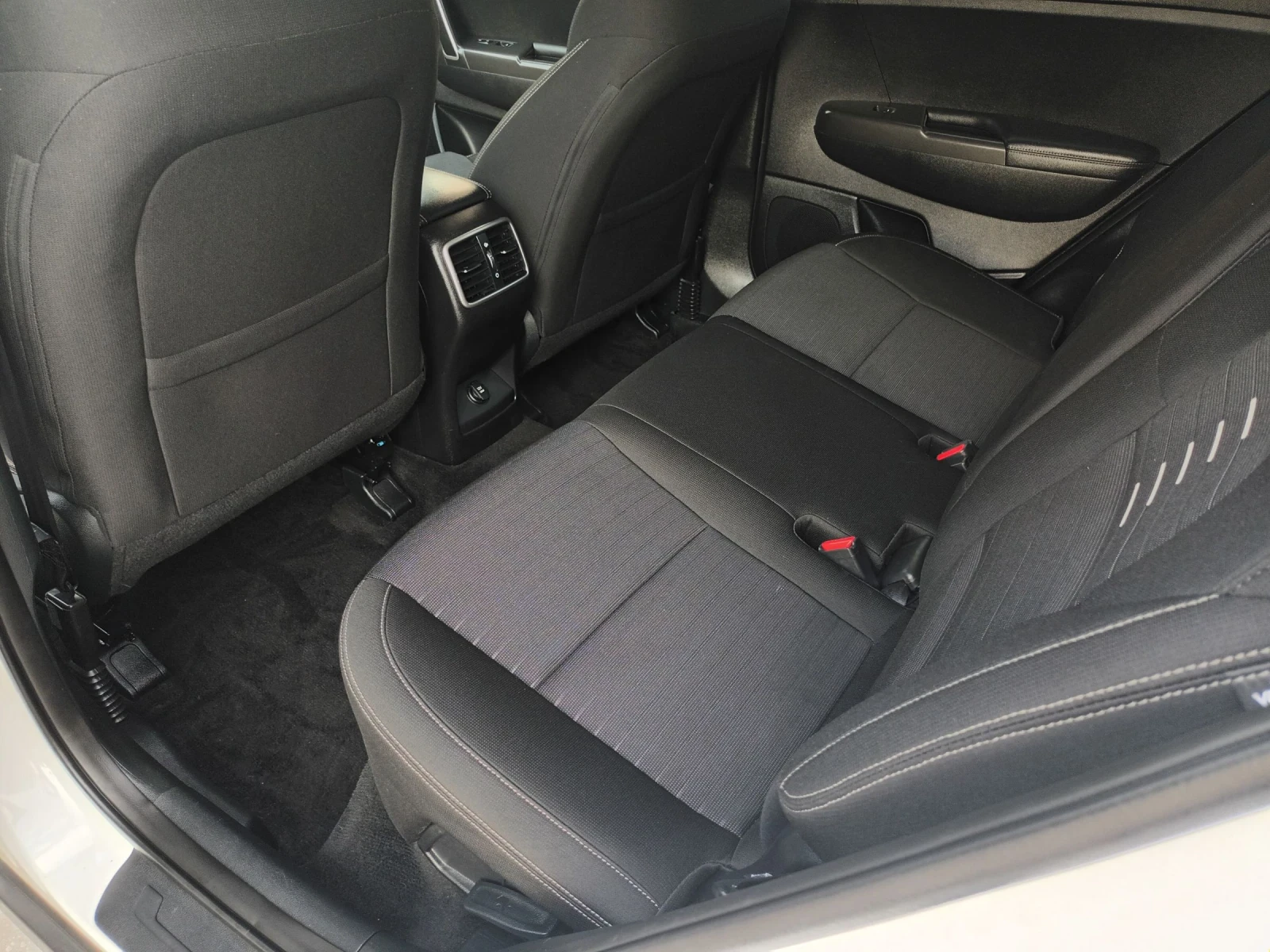 Kia Sportage 2.4 бензин 4х4, снимка 13 - Автомобили и джипове - 55172576