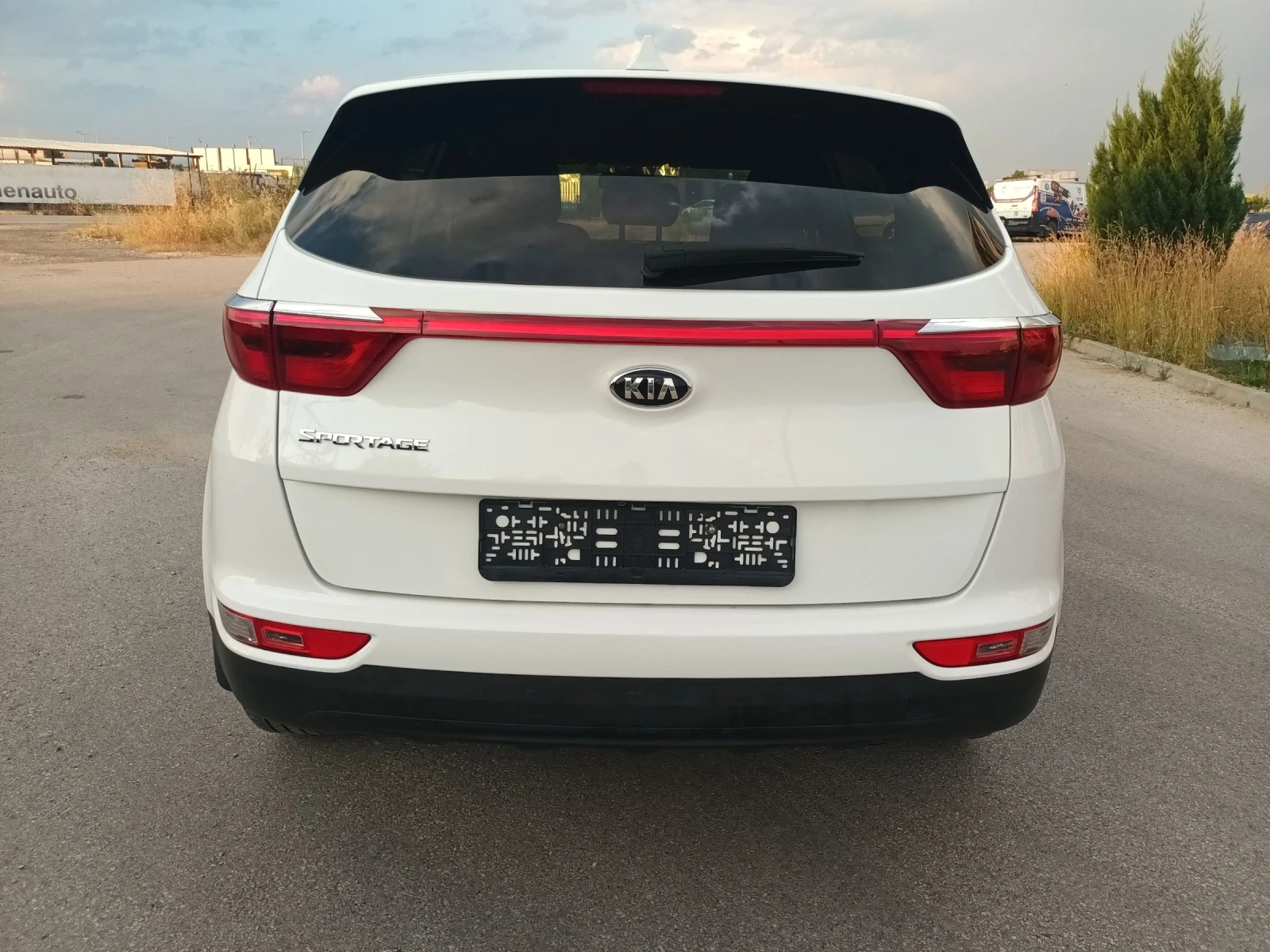 Kia Sportage 2.4 бензин 4х4, снимка 3 - Автомобили и джипове - 55172576