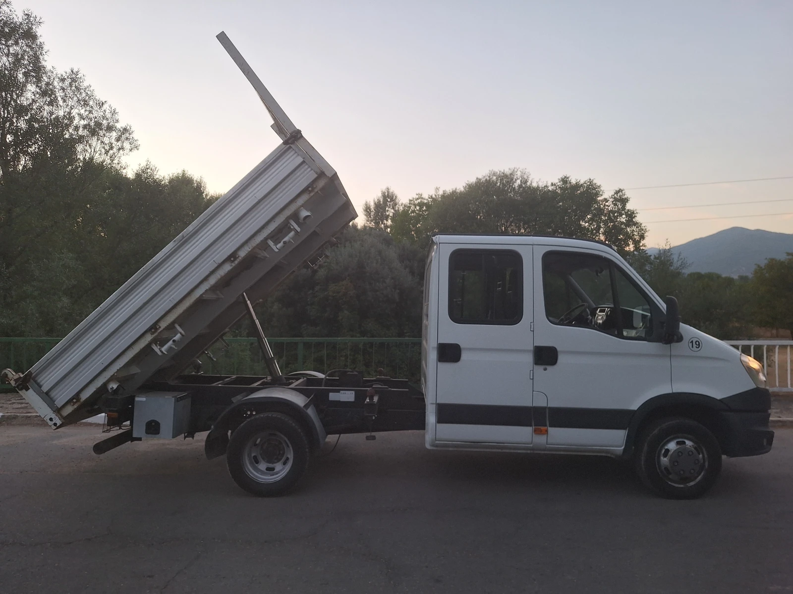 Iveco Daily 35C13 Климатик Б-категория 7-местен, снимка 3 - Бусове и автобуси - 55879398