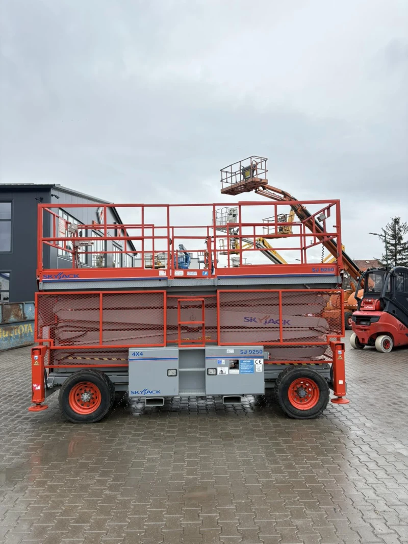 Автовишка Друга марка Skyjack SJ9250, снимка 3 - Индустриална техника - 53417533