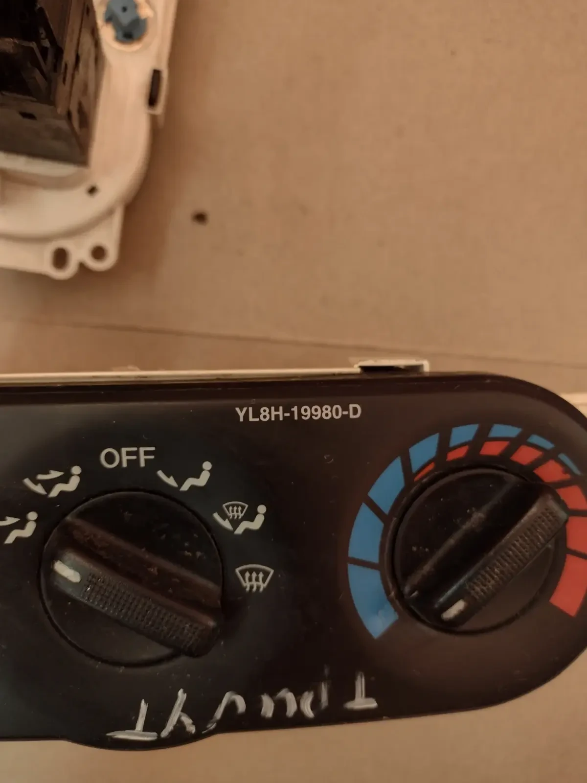 YL8H19980D    MAZDA Tribute  (2000-2007)  YL8H-19980-D | Mobile.bg   3