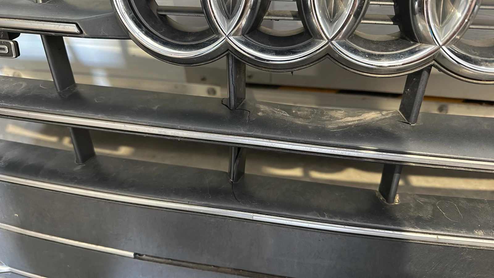 Решетка за предна броня за Audi Q5, снимка 2 - Части - 54093341