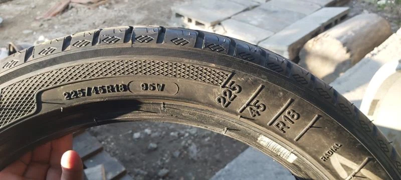 Гуми Летни 225/45R18, снимка 7 - Гуми и джанти - 32218376