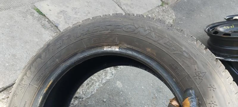 Гуми Зимни 195/65R15, снимка 6 - Гуми и джанти - 32914383