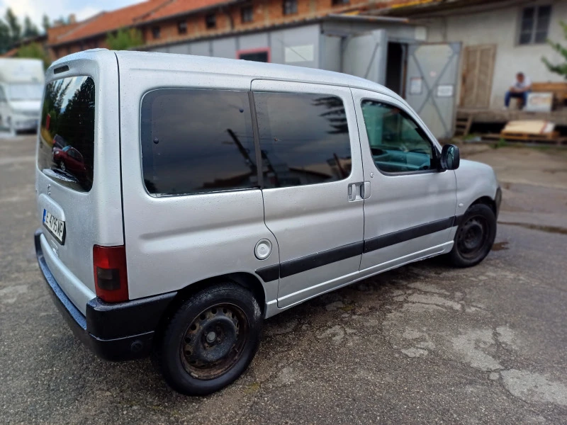 Peugeot Partner 1.6 газ, снимка 4 - Автомобили и джипове - 46634032