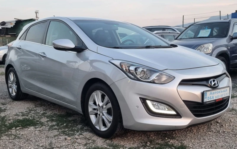 Hyundai I30 1.6i Швейцария Автомат Фейслифт , снимка 1 - Автомобили и джипове - 47129615