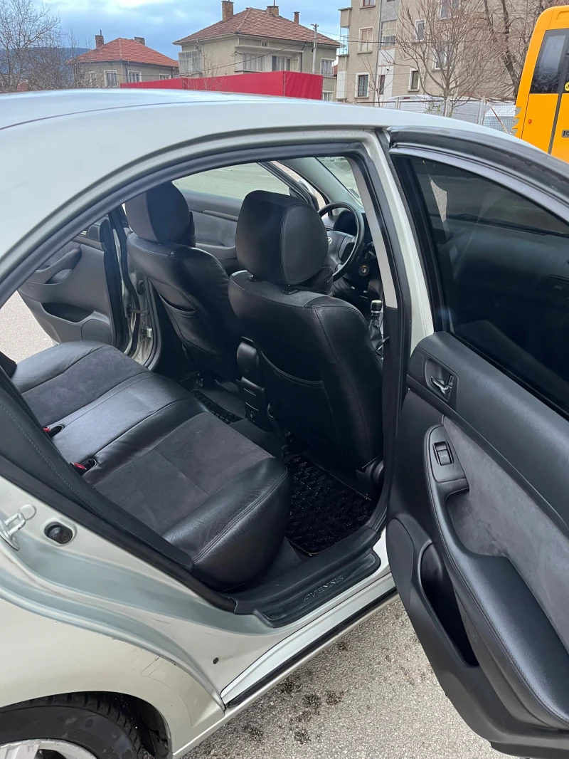 Toyota Avensis 2.2 D-4D, снимка 12 - Автомобили и джипове - 52595863
